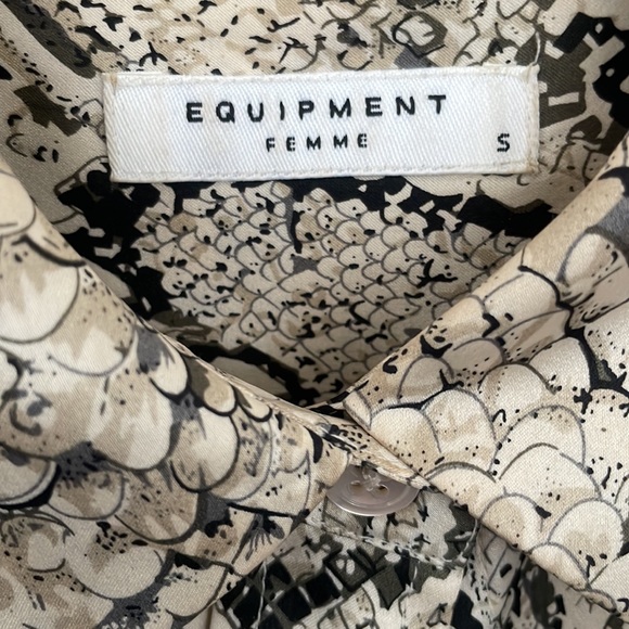 Equipment France - 100% Silk Designer Blouse - Small - Picture 3 of 8